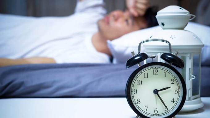 thức khuya yếu sinh lý