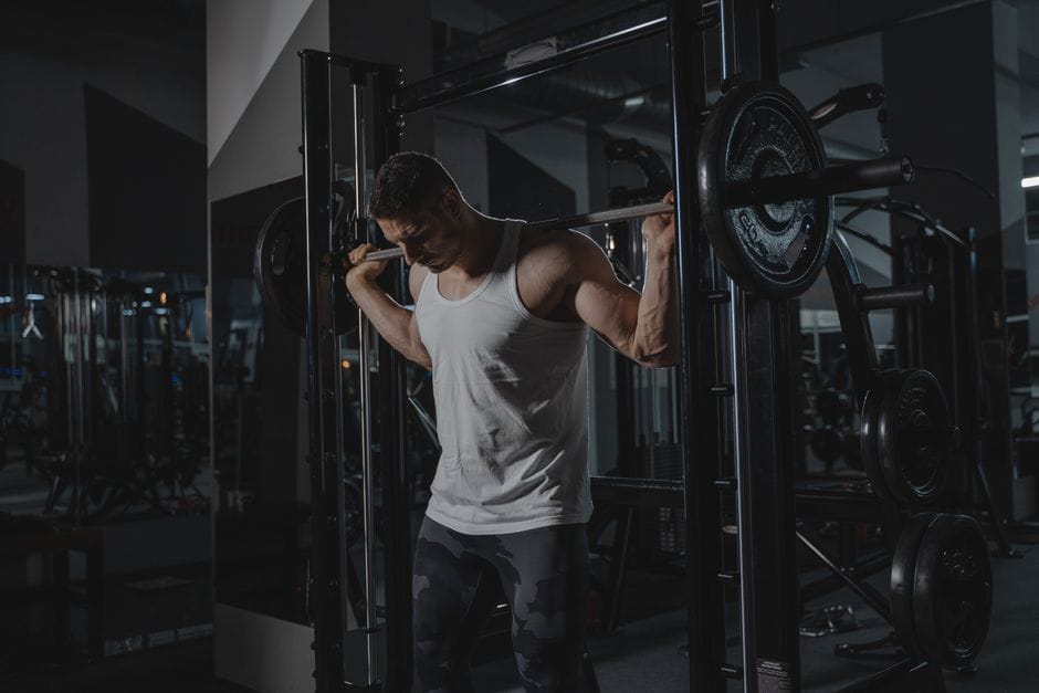 Bài tập Squat đúng kỹ thuật giúp gia tăng nồng độ Testosterone nội sinh cho nam giới.